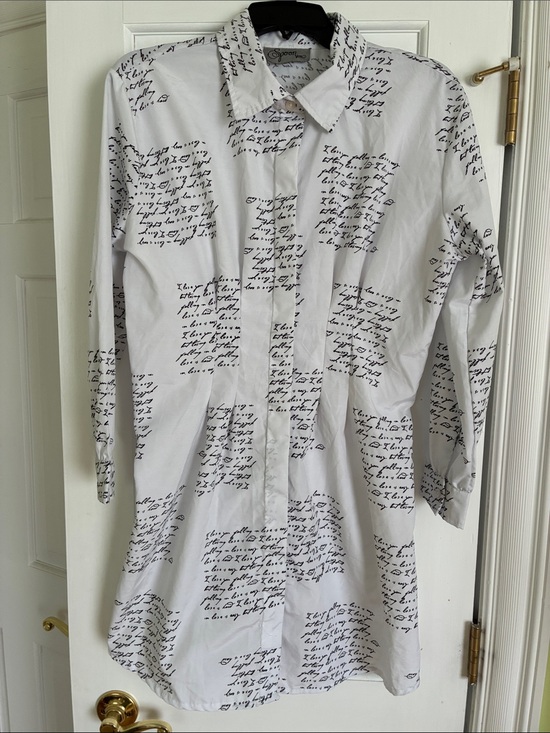 Spoon Jeans Tops - Spoon Jeans Women’s White Script-Print Button-Down Shirt. Size XS-S.